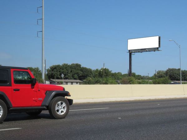 I-35 N WS 0.4mi S/O Eisenhauer F/S - 1