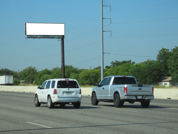 I-35 N WS 500ft N/O Eisenhauer F/N - 2