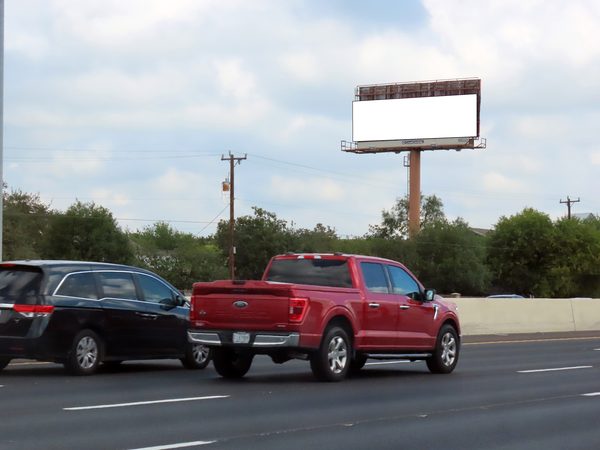 Loop 410 WS 0.8mi N/O Ingram F/S - 1