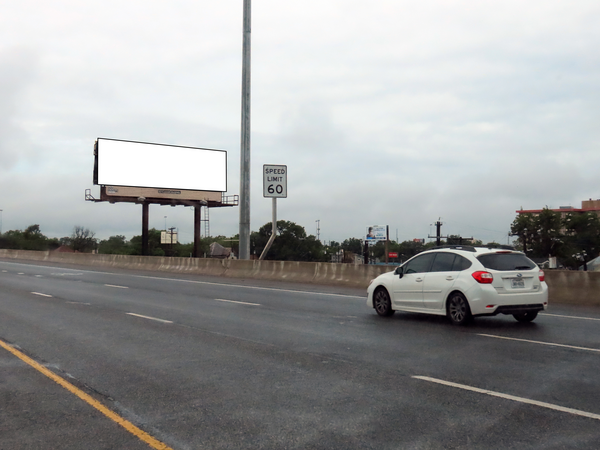 I-35 N NS 200ft E/O San Pedro F/E - 2