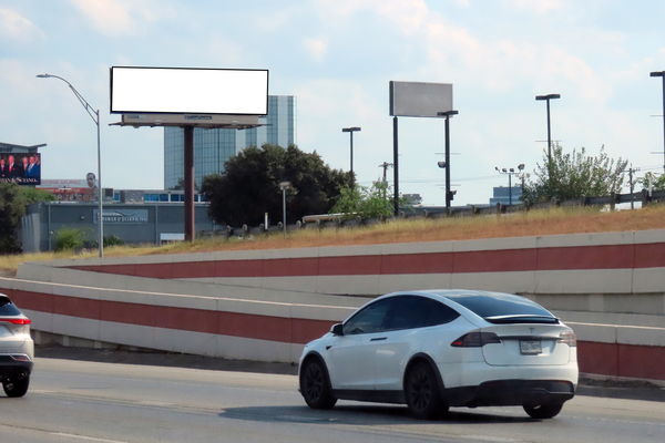 US 281 N WS 0.1mi S/O Isom F/NW - 2