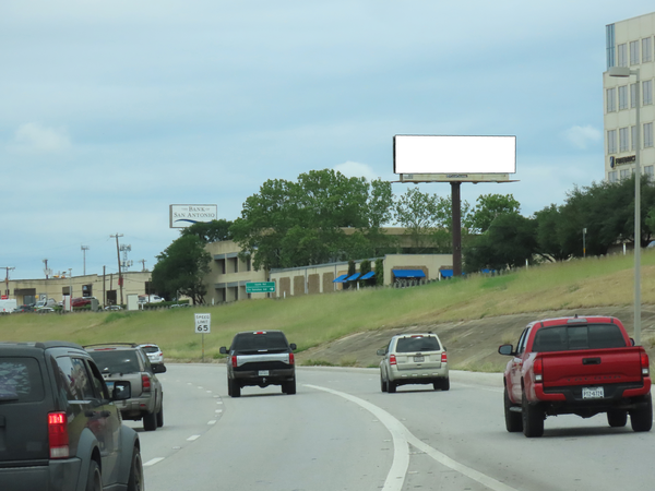 US 281 N ES 250ft S/O Isom F/SE - 2