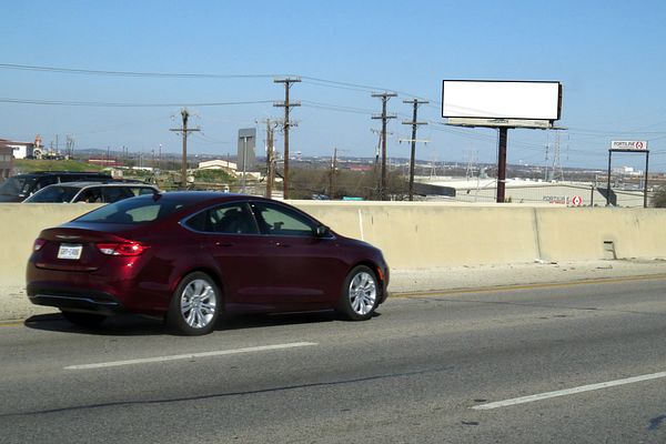 I-35 N NS 0.1mi W/O Frost Bank Center Dr  F/W - 1