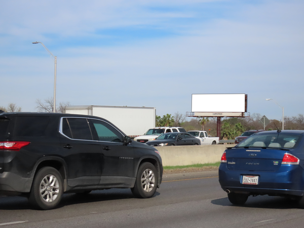 I-35 N NS 0.2mi E/O New Braunfels F/W - 1