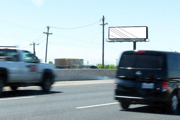 I-35 N ES 200ft S/O Weidner F/N - 1