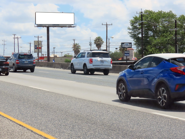 I-35 N ES 200ft S/O Weidner F/S - 2