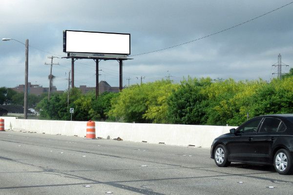 I-35 N WS 0.1mi N/O Holbrook F/N - 2