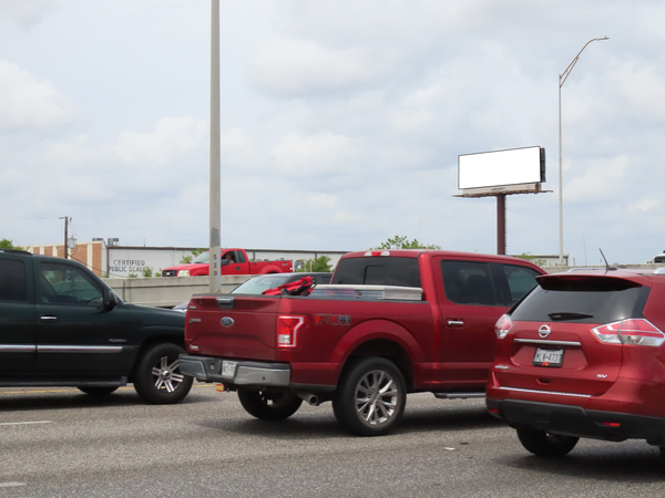 I-35 N WS 0.1mi N/O Walzem F/S - 1