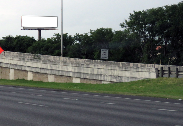 I-35 N WS 0.1mi N/O Walzem F/N - 2