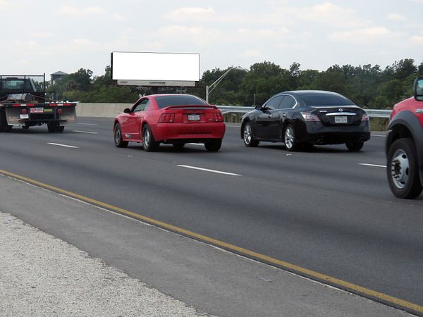 I-35 N NS 0.2mi E/O New Braunfels F/E - 2