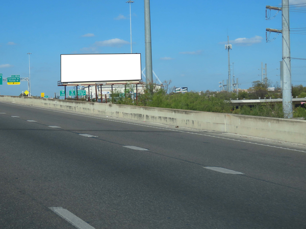 I-37 ES 50ft N/O Boyer F/S - 2