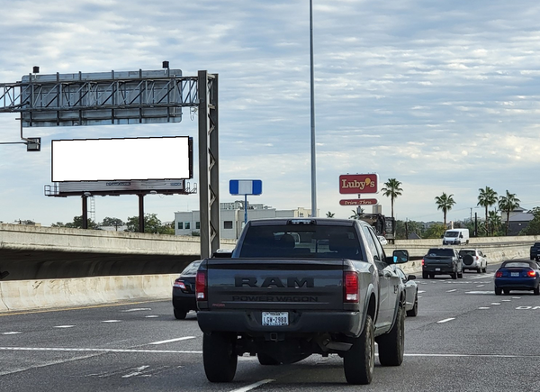 I-35 N NS 200ft E/O San Pedro F/W - 1