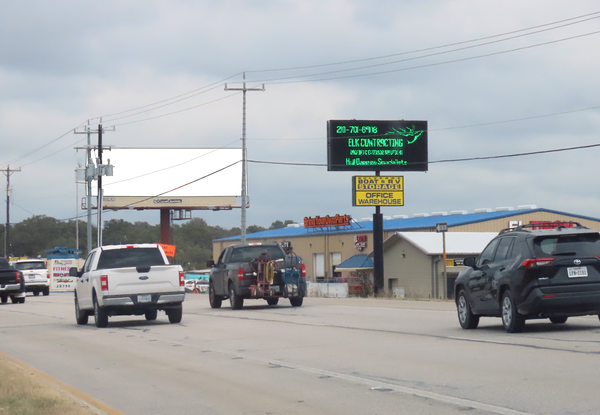 US 281 N ES 0.4mi N/O Cibolo Creek F/S - 2