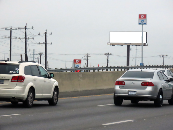 I-35 N SS 250ft W/O Frost Bank Center Dr F/E - 1