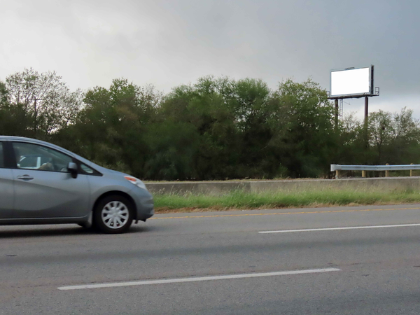 I-10 E SS 0.1mi W/O Pecan Valley F/E - 1