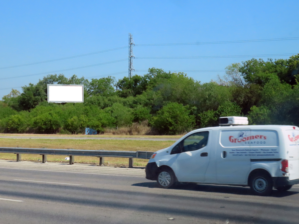 I-10 E NS 0.3mi W/O New Braunfels F/E - 1