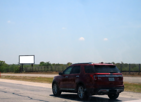 I-35 S ES 0.8mi N/O Loop 410 F/S - 1