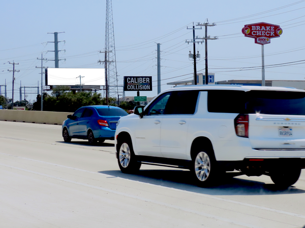 US 281 N WS 0.345' N/O Overlook Parkway F/N - 2