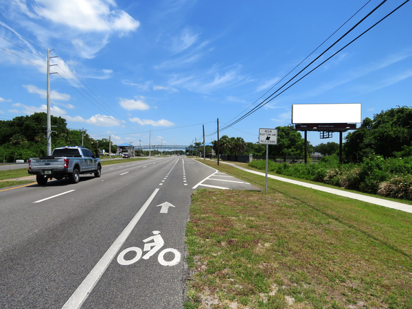 US 1 ES 2.7mi N/O SR 528 F/S - 2