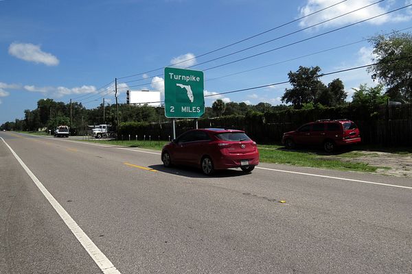 US 301 ES 1.9mi S/O FL Tpk F/S - 1