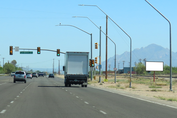 Old Nogales Hwy ES 25ft N/O Los Reales F/S - 2