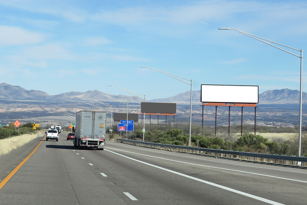 I-10 SS 0.73mi E/O SH 90 mm 302.73 F/W - 2