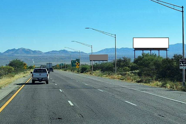 I-10 SS 0.83mi E/O SH 90 mm 302.83 F/W - 2