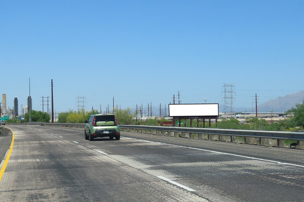 I-10 NS 0.9mi W/O Valencia mm 266.1 F/E - 1