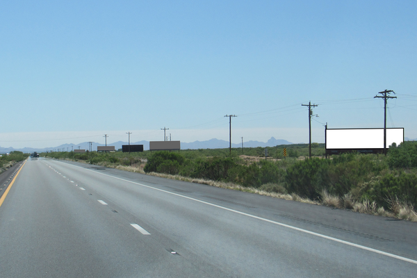 I-10 SS 5.5mi E/O Bowie mm 367.56 F/W - 2