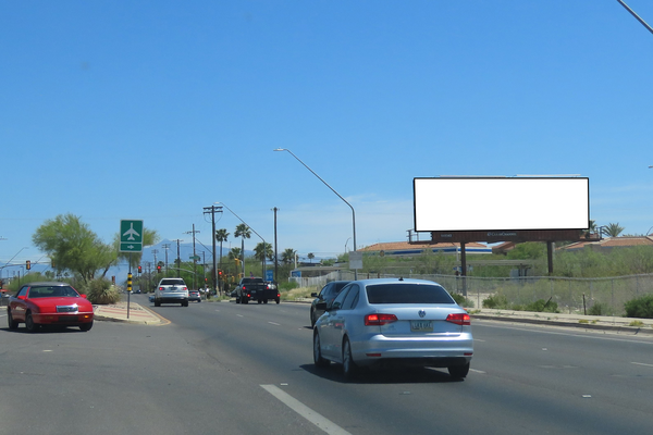 Valencia SS 335ft W/O Tucson Blvd F/W - 2