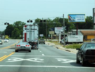 E/S Pace Blvd N/O Herman Ave F/S