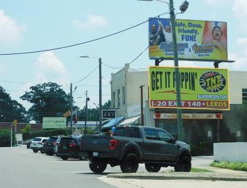 29TH AVE HMWD S/L 40' E/O 19TH PL (Bot)