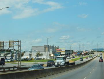 S MEM PKWY WL .5 MI S/O GOVERNORS DR FS