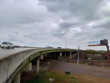 S MEM PKWY WL 80' S/O HOLMES AVE FN