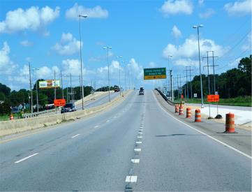 S MEM PKWY WL 150' S/O GOLF RD FS