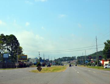 S MEM PKWY EL .1 MI N/O REDSTONE RD FN