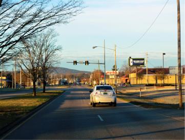 DRAKE AVE NL .8 MI W/O S MEM PKWY FE