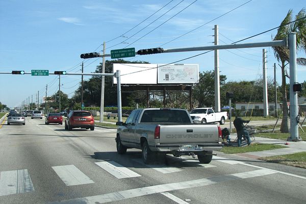 US 1 ES 50ft N/O SW 220th St F/S - 2