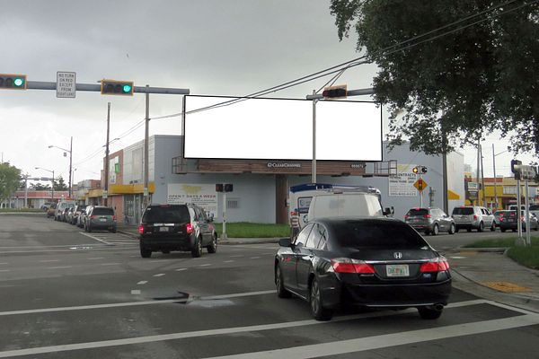 Beacon Blvd ES 15ft N/O SW 1st St F/S - 1