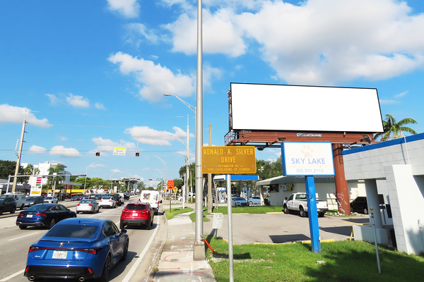 Miami Gardens Dr NS 200ft W/O US 1 F/E - 2