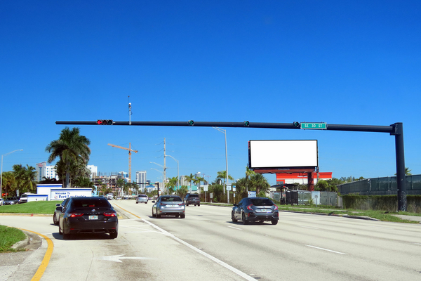 US 1 ES 275ft S/O SE 28th St F/S - 2