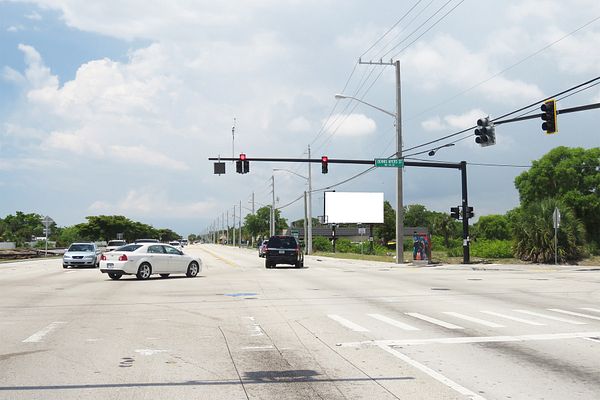 Dixie Hwy WS 160ft S/O NE 33rd St F/N - 2