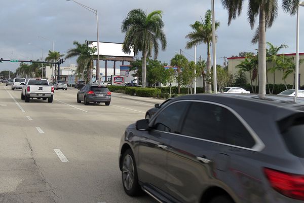 US 1 ES 50ft S/O NE 33rd St F/S - 2