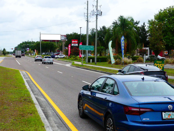 Gunn Hwy SS 0.7mi E/O Veterans Xwy F/W - 2