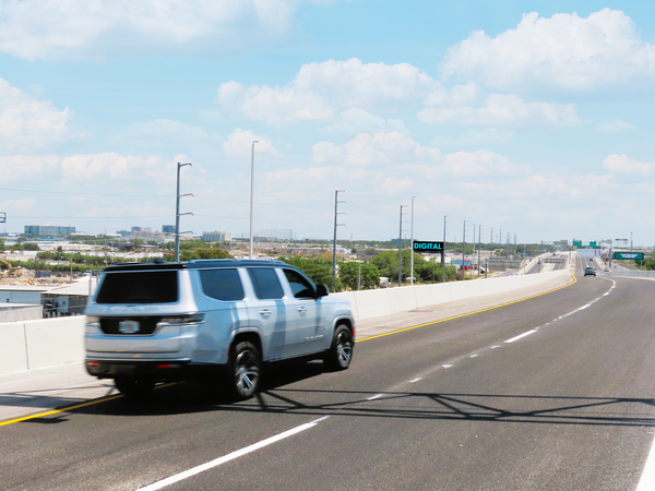 Gateway Expwy NS 0.2mi W/O 34th St N F/W - 1