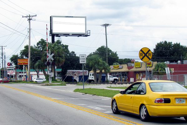 15th St ES 200ft S/O Fowler Av F/S - 2