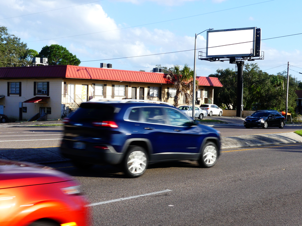 40th St ES 100ft S/O Hillcrest Rd F/N - 1