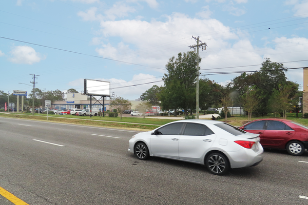 Hillsborough Av SS 400ft E/O Lois Av F/W - 2