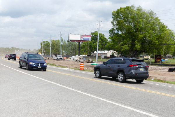 US 41 ES 0.5mi S/O SR 52 F/S - 3