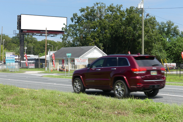 US 41 ES 4mi S/O SR 52 F/S - 2